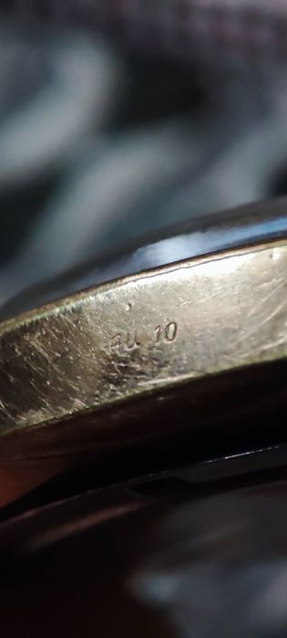 Часы позолоченные