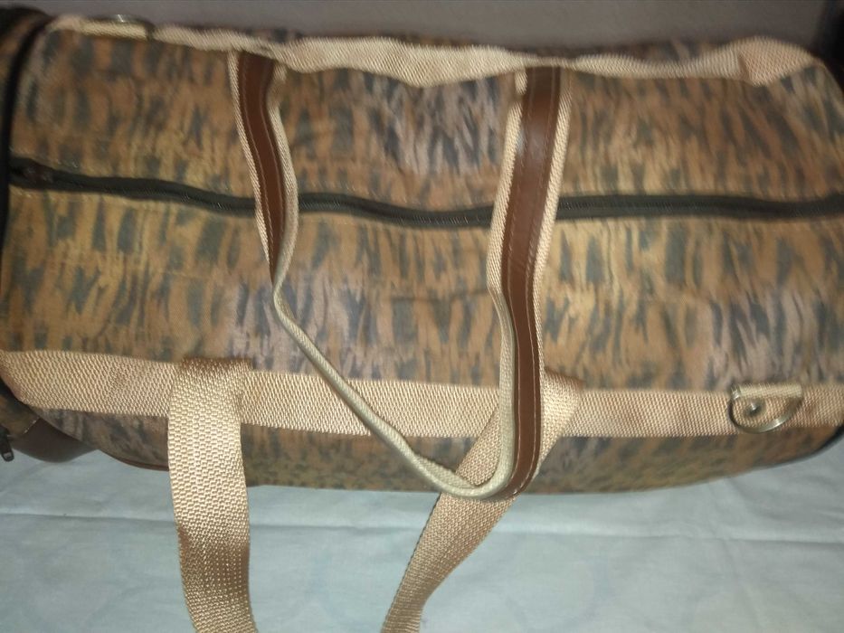 Сумка дорожная Дл 44 см. Ш 24 см. Высота 26 см.