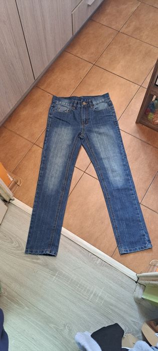 Spodnie jeans 146