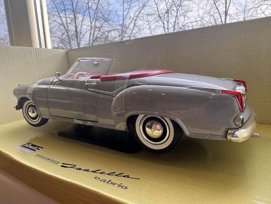 Модель авто Borgward Isabella Cabrio, 1:18, Revell