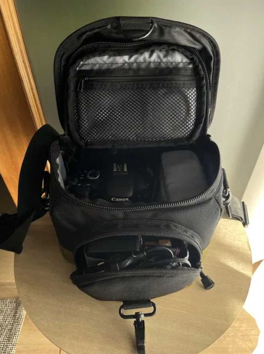 Kit Canon 600D + objetiva EF 18-55mm c/ mala e acessórios