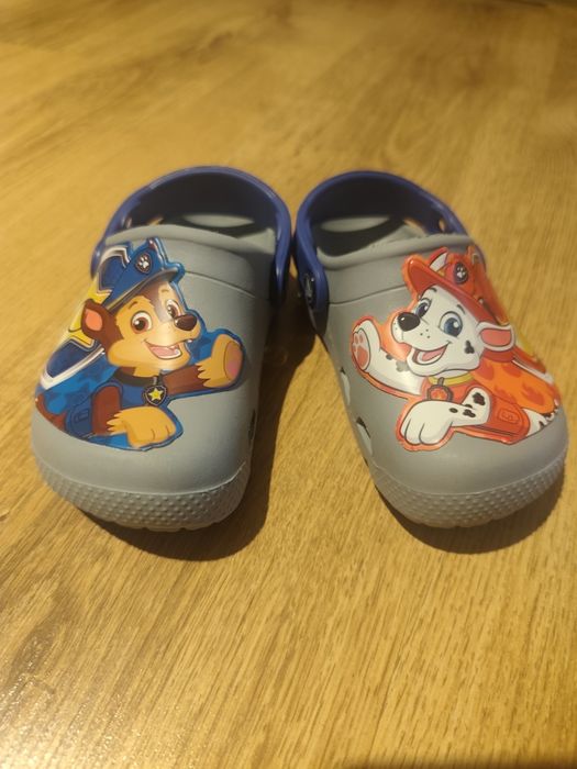 Sandały chodaki Crocs C9 25-26 Psi Patrol jak nowe