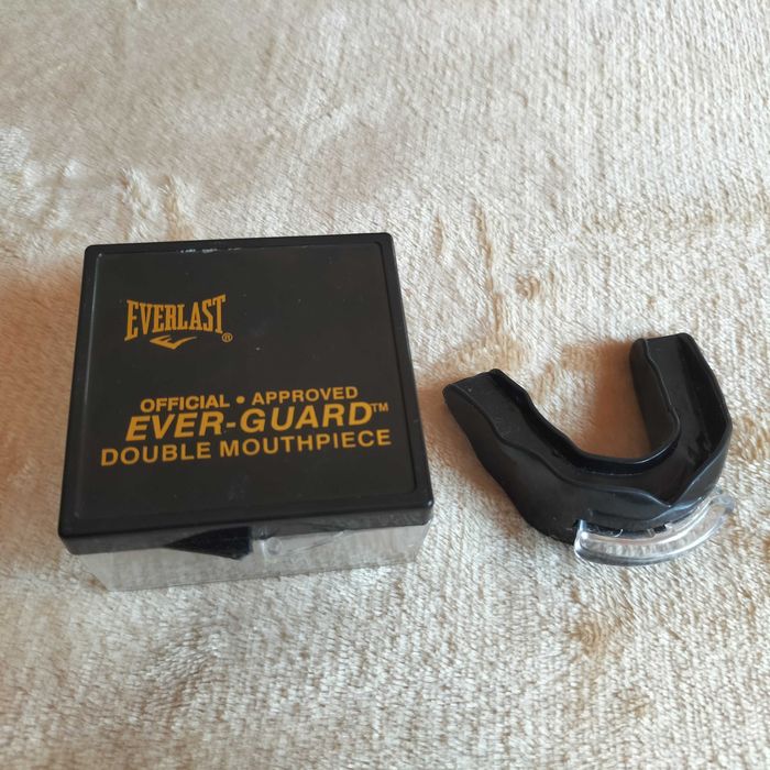 Silikonowy podwójny ochraniacz szczęki marki EVERLAST.