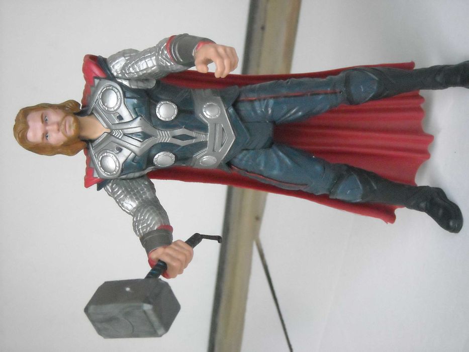 Boneco Figura Thor articulado com martelo Marvel 2011