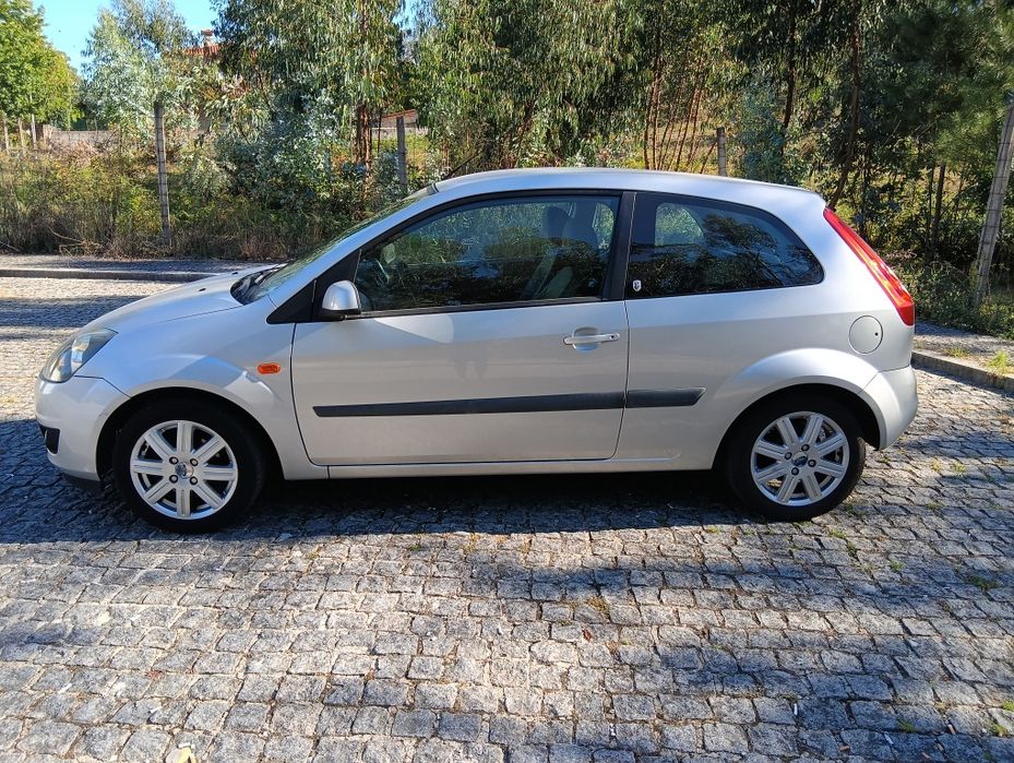 Ford fiesta 1.6 gasolina foto 4