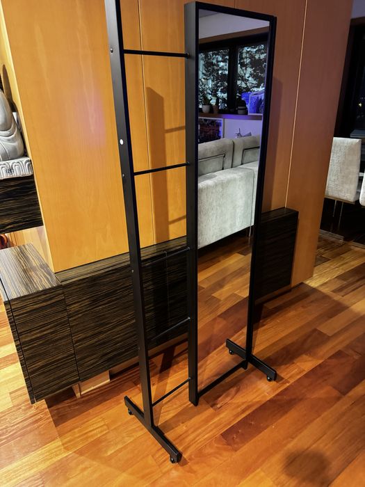 Espelho de pé com abas/chariots integrados