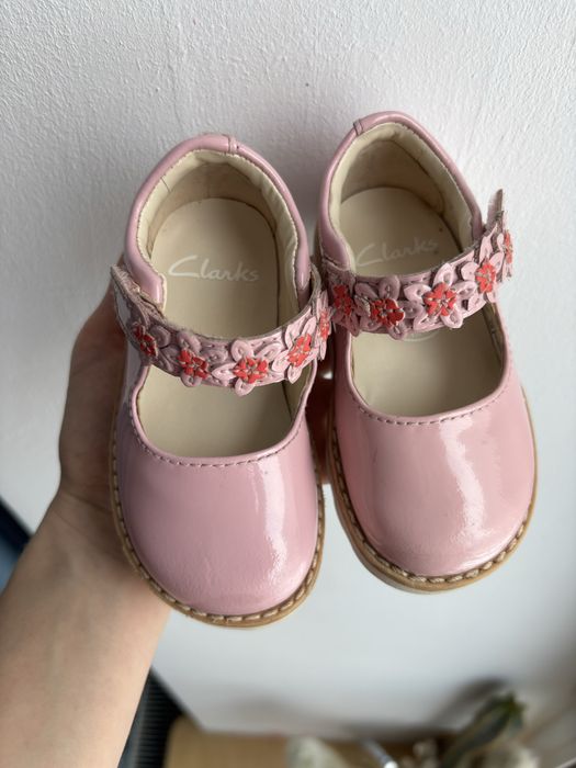 Туфлі на дівчинку, лаковані туфлі Clarks, 20-21 розмір