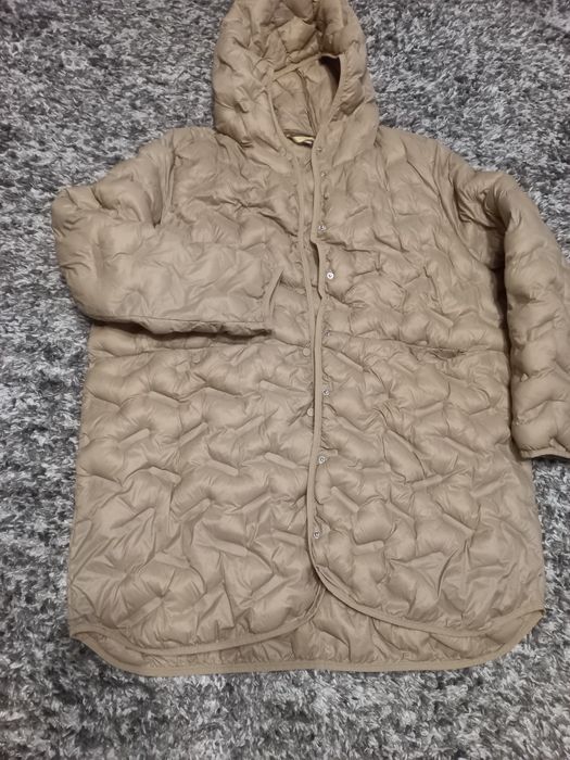 Kurtka kolor beżowy z kapturem lekka