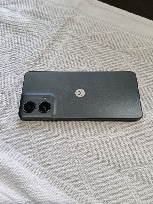 Motorola g24 256 GB, 8 GB RAM.