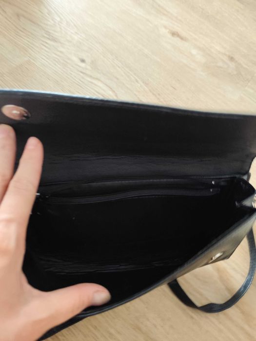 Kopertowka czarna na sznurku