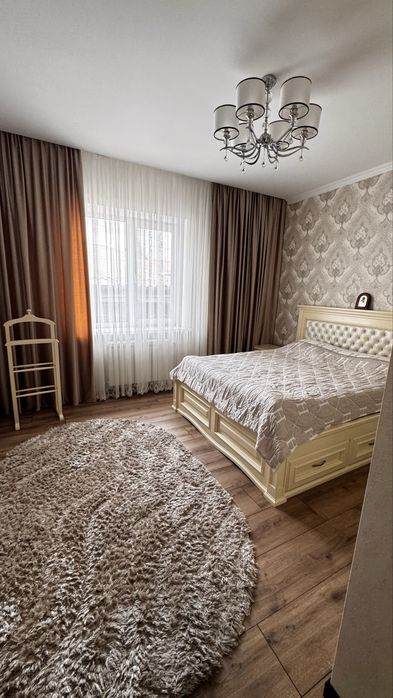 Продаж два будинки на одній ділянці