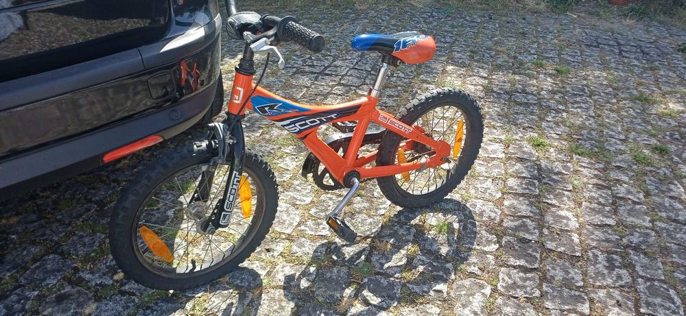 Bicicleta Scott Radical 160 infantil 
Roda ?
Sistema de freio de contrapedal original ?
Selim ajustável?
Preço: 80€?