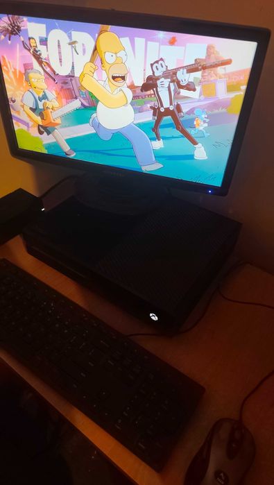 Xbox one z zasilaczem