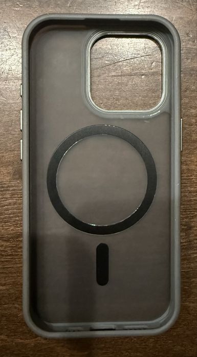 Чехол на iPhone 16 Pro