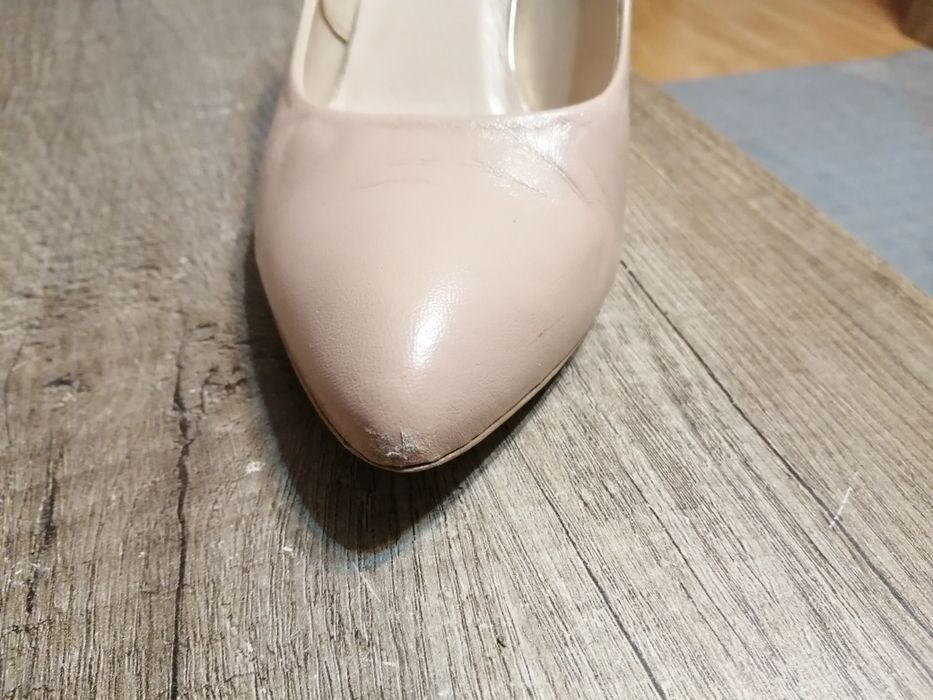 Czółenka skórzane beżowe rozm. 39