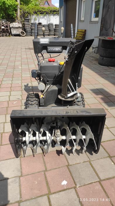 Снігоприбиральна самохідна машина