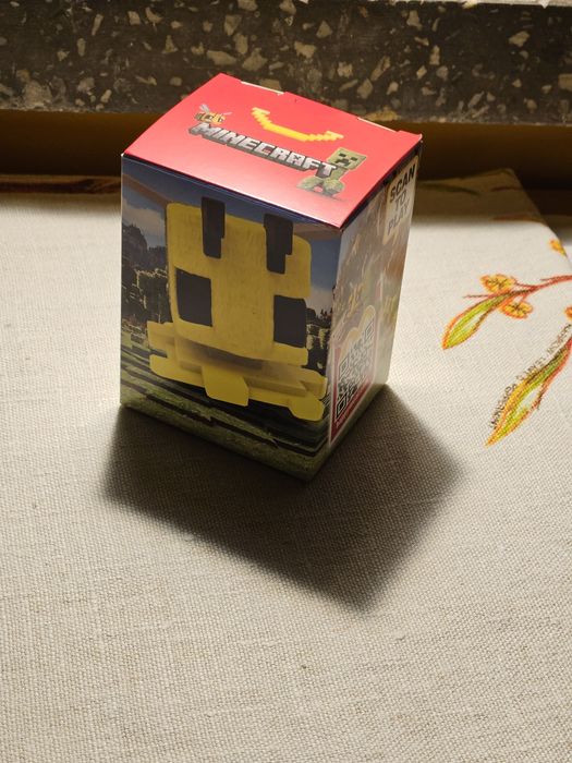Figurka kolekcjonerska minecraft Pszczoła happy meal McDonald's