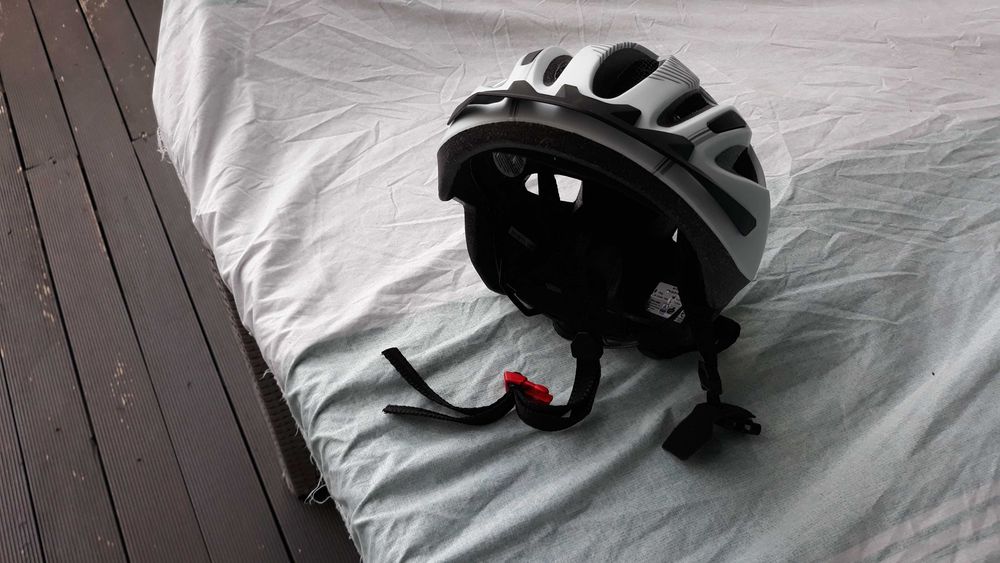 capacete de Bicicleta ,,Novo,,nao foi usado vendo 10 euros,