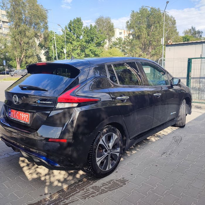 Nisan Life 40 TEKNA + З АВТОпаркуванням топова версія
