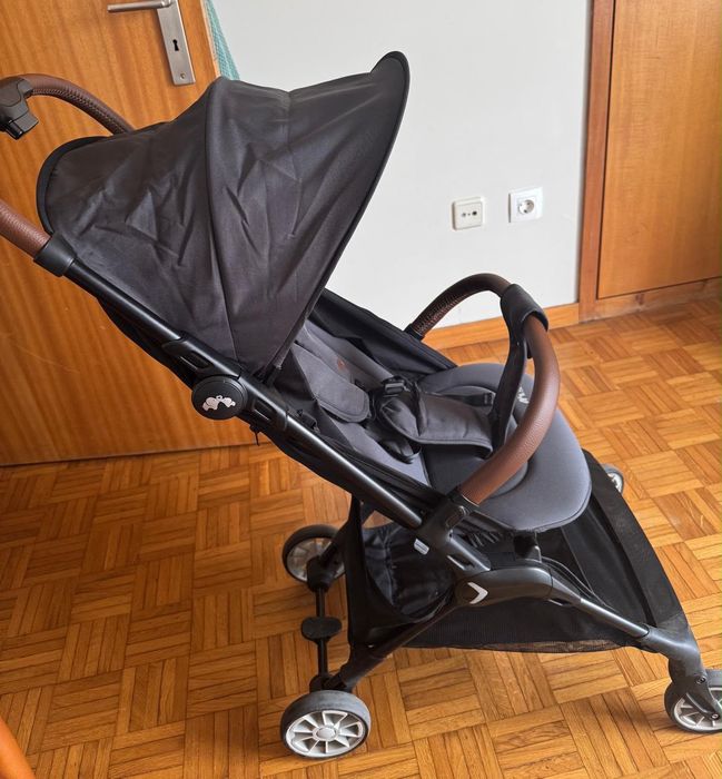 Carrinho de bebé à venda