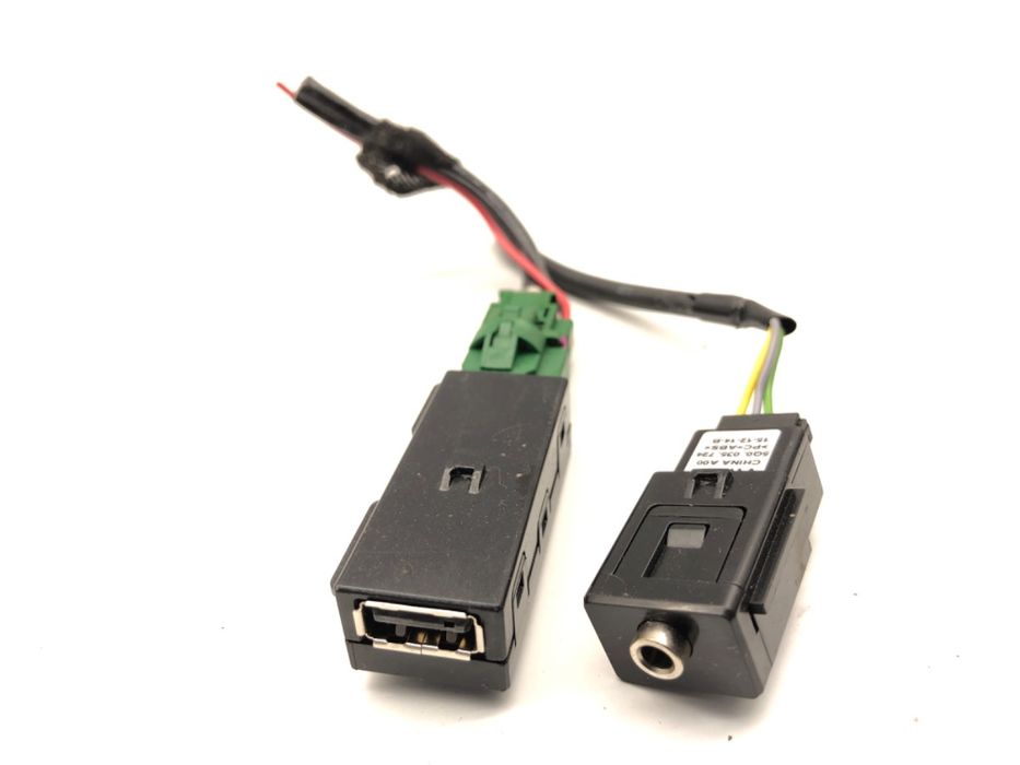 GNIAZDO USB SKODA OCTAVIA III 5Q0035726E ZŁĄCZE