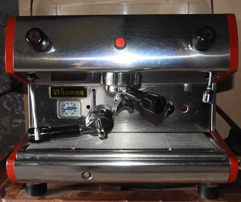 Máquina de café de um grupo da marca FIAMA bom estado a trabalhar