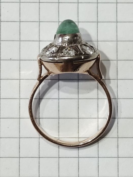 Золота каблучка, з діамантами 0.92ct, і смарагдом 1.5 ct, 583 проба.