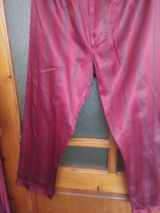 В продажі  Дві чоловічі. піжами , бавовна .і атлас  .Розміри  48 / 50