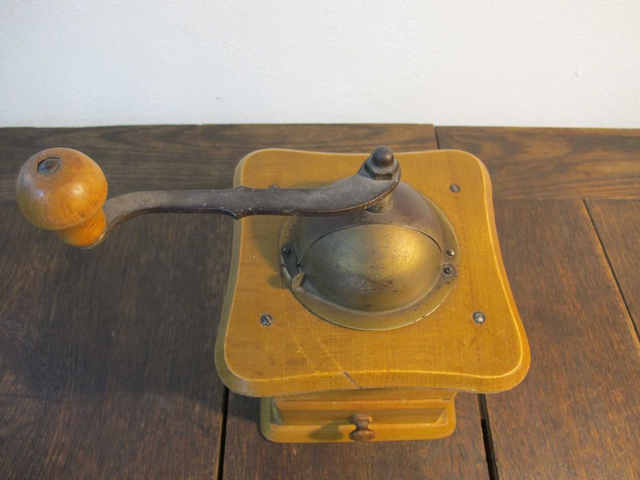 Zabytkowy drewniany młynek Schawrzwaldmuhle lata 30-te.