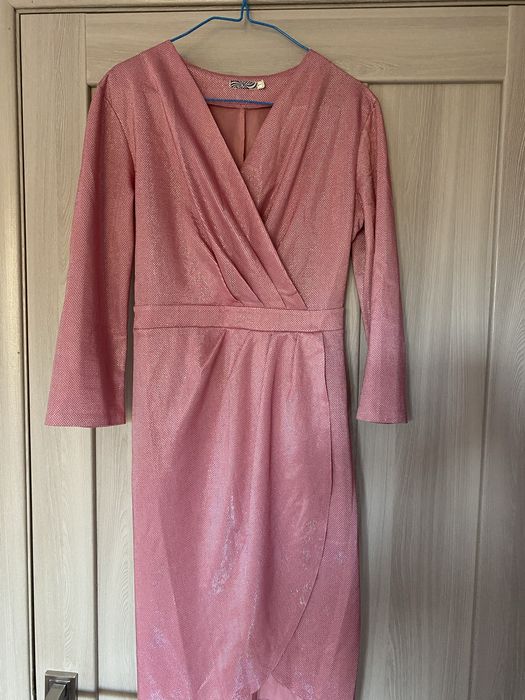 Плаття жіночі та дівчачі