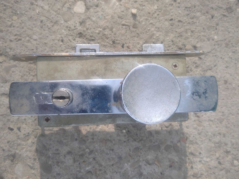 Замок механізм на двері