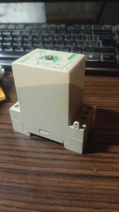 Професійне реле затримки включення Eberle IZA1 220V 10A (контакт COM)
