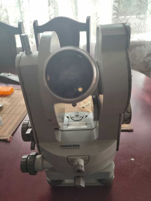 Sprzedam tachimetr Dahlta 010A