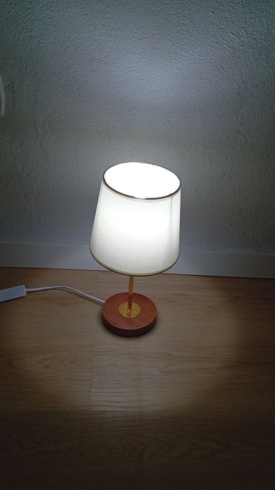 Vendo dois ventiladores ( ventoinha) 40cm abajur e  espremedor de laranjas.