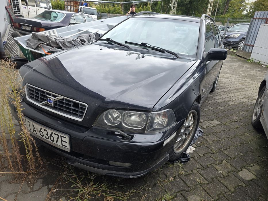 В наявності у Львові. Volvo v40 2.0 дизель 2003рік\ Тільки для діючих військових ЗСУ!