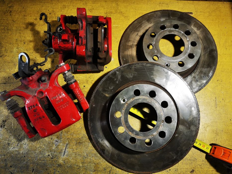 Discos 270mm, pinças TWR (90mm entre furos) e pastilhas