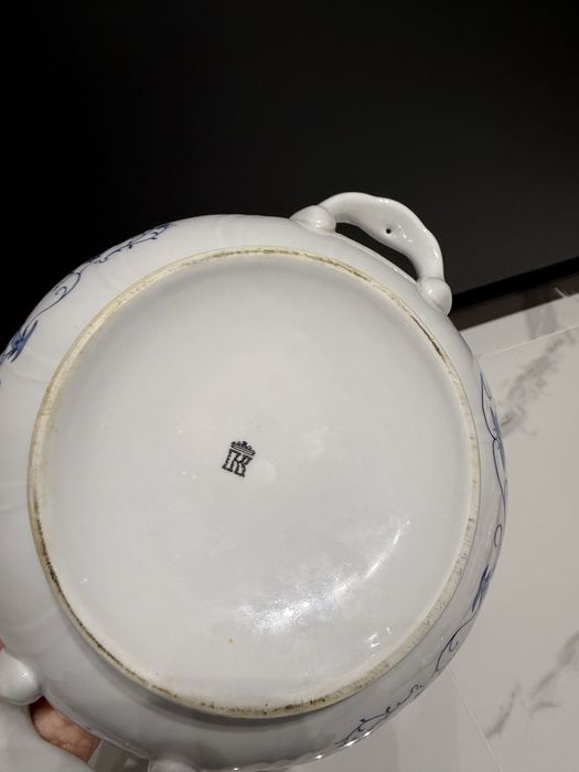 Waza ozdobna porcelana Książ biało niebieska