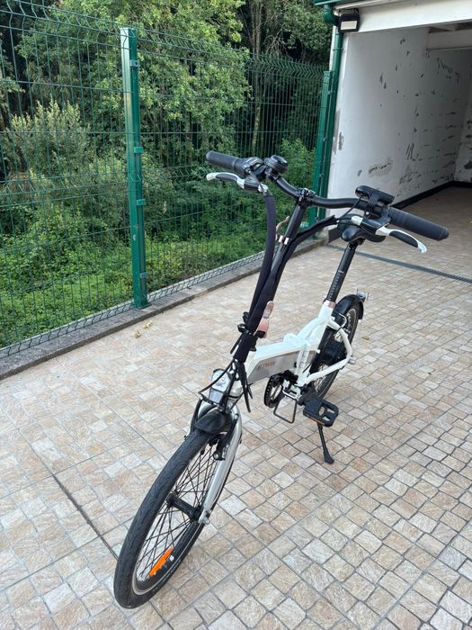 Bicicleta eléctrica nova com bateria danificada