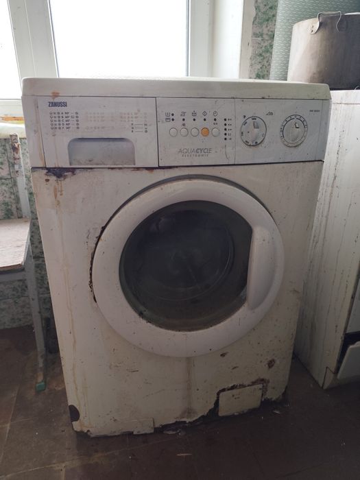 Пральна машинка zanussi