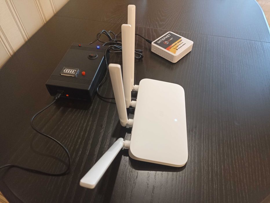 Безперебійник живлення роутерів інтернету на 2 виходи 5В або 9В та 12В