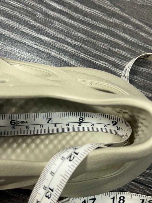 Yeezy Foam Runner RNNR жіночі оригінал тапки сандалі їзі шльопанці