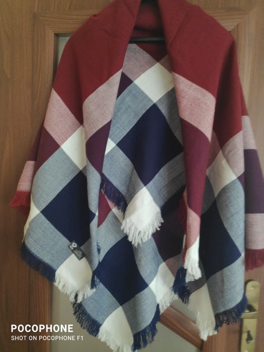 Bardzo duża chusta damska.