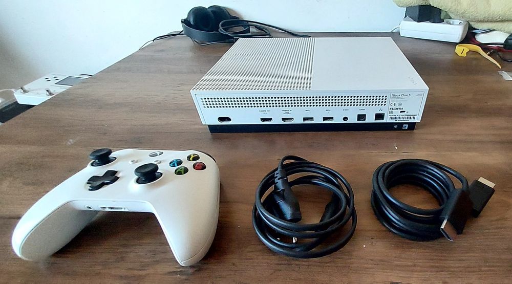 Consola XBOX One S 1TB + 17 jogos
