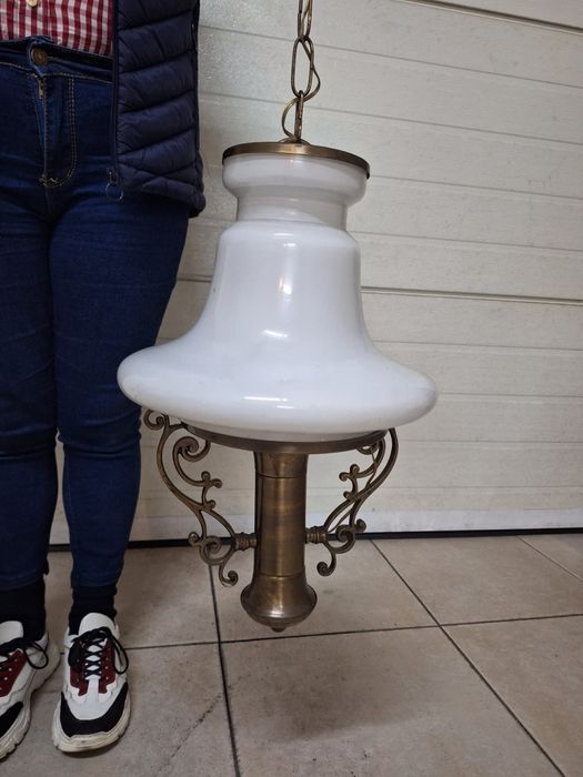 2 candeeiros de estilo antigo de teto em bom estado