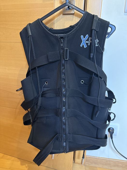 Estação Profissional EMS X-Fit + 2 Fatos