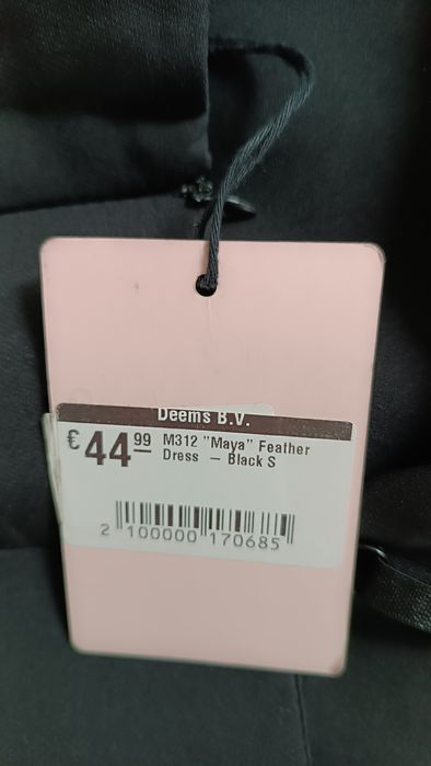 Платье коктельное с перьями