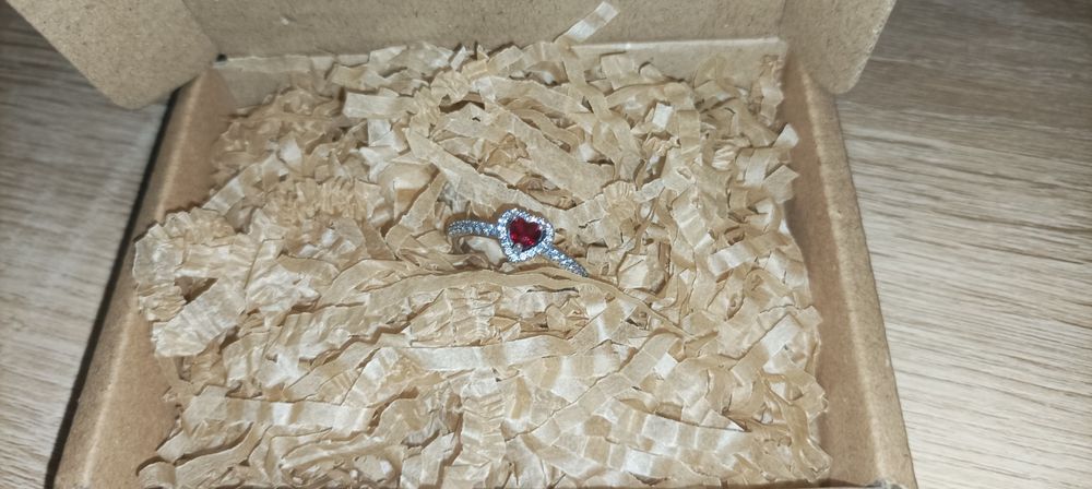 Продам кільце Pandora червоне серце