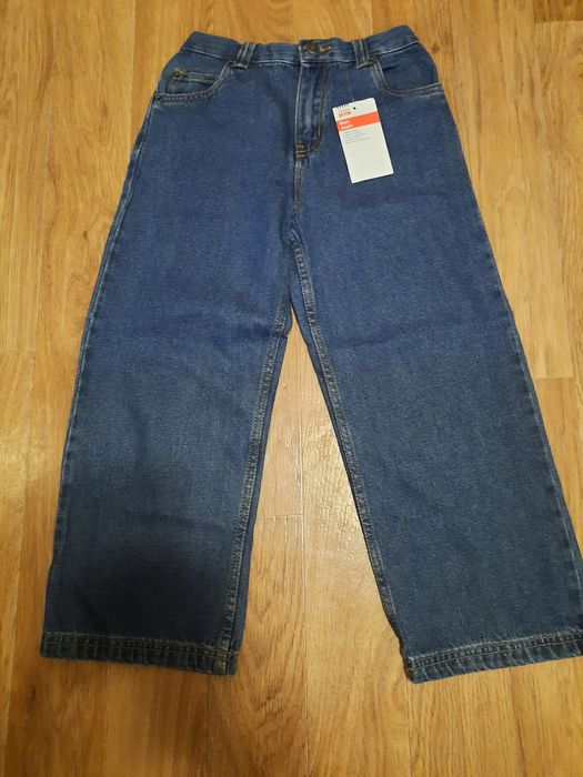Продам джинсы на 7-8 лет.