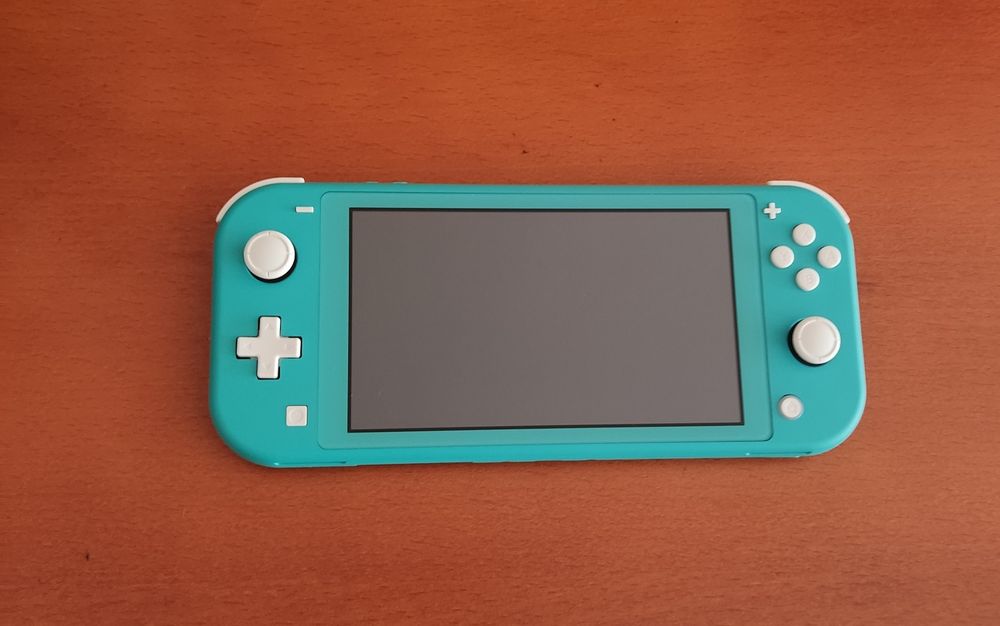 Selling Nintendo Switch Lite + 1 game of your choice!64286376724353124