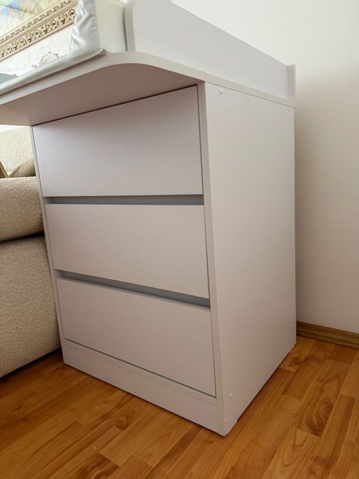 Пеленальний столик